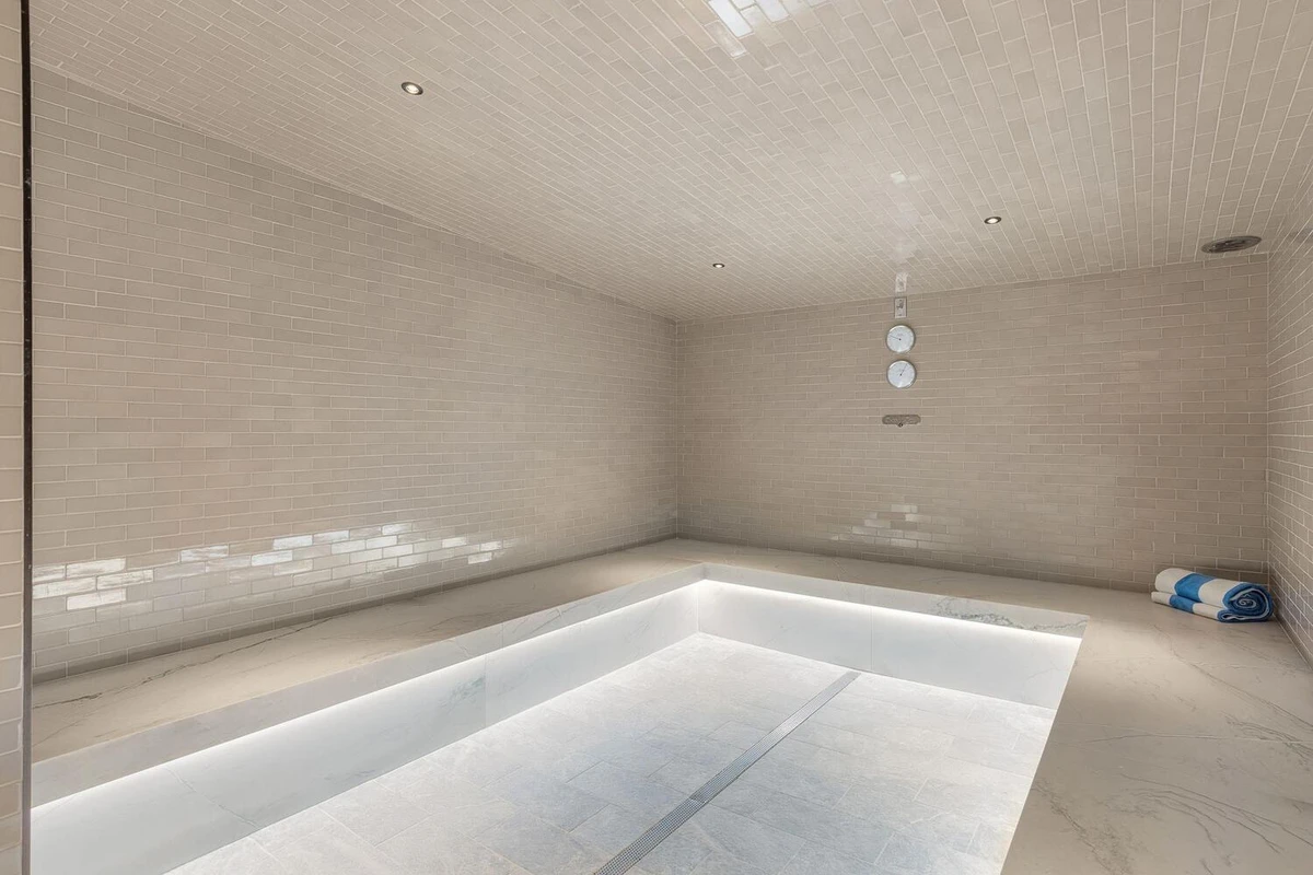 Waldorf Astoria Residences image